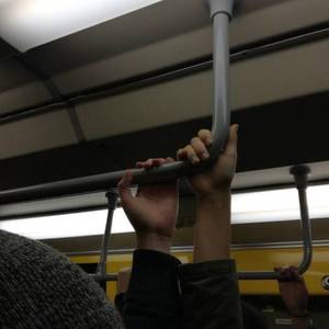 二女一杯食屎gif视频的背景故事
